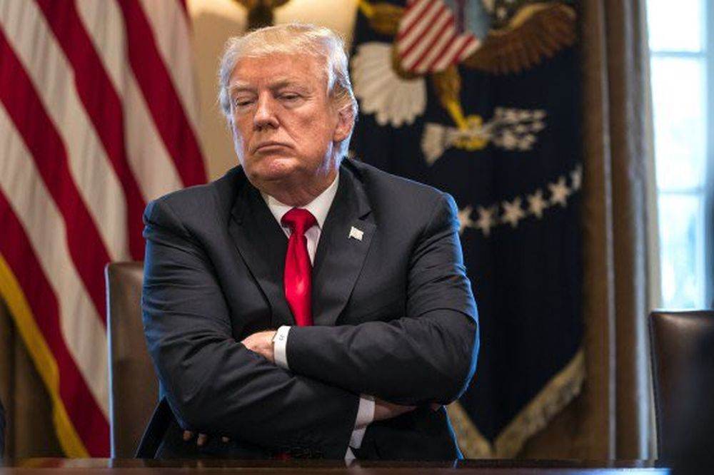 Imagini cu Trump aparent adormit în Biroul Oval au provocat ironii şi reacţii politice în SUA